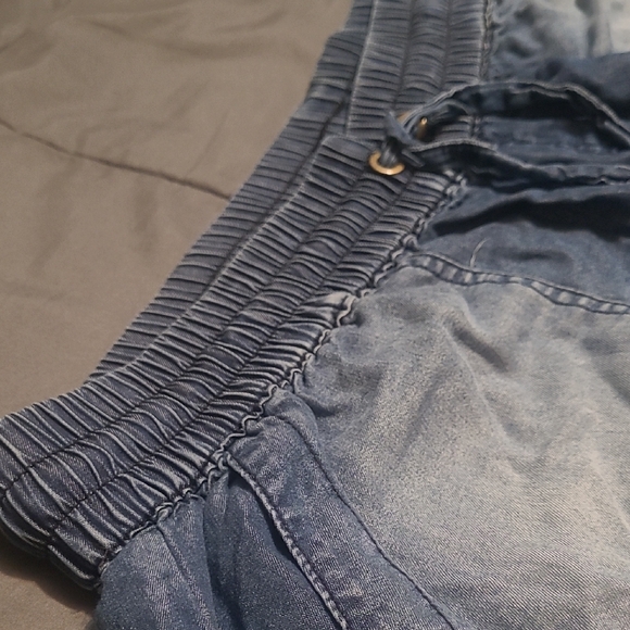 Zenana Outfitters Light Blue Jean Shorts - Picture 4 of 7